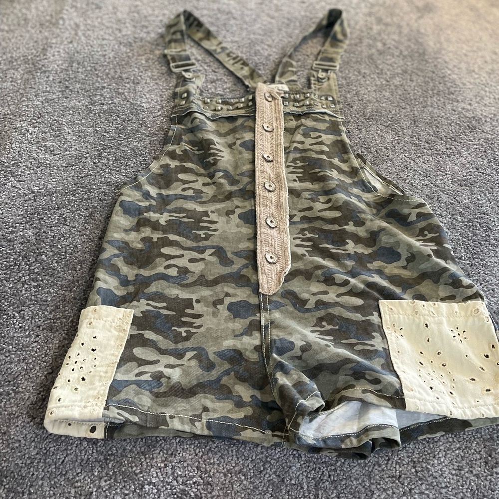 POL Camo Studded Overalls Romper Shorts Women’s M Boho Grunge Utility Lace Patch